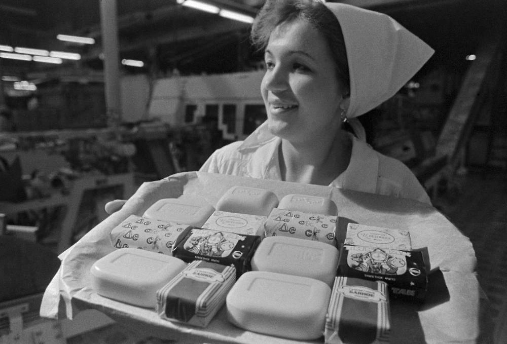 Как бабушки спасали сад от вредителей: проверенные советские методы. Фото © ТАСС / Фотохроника ТАСС / Станислав Панов