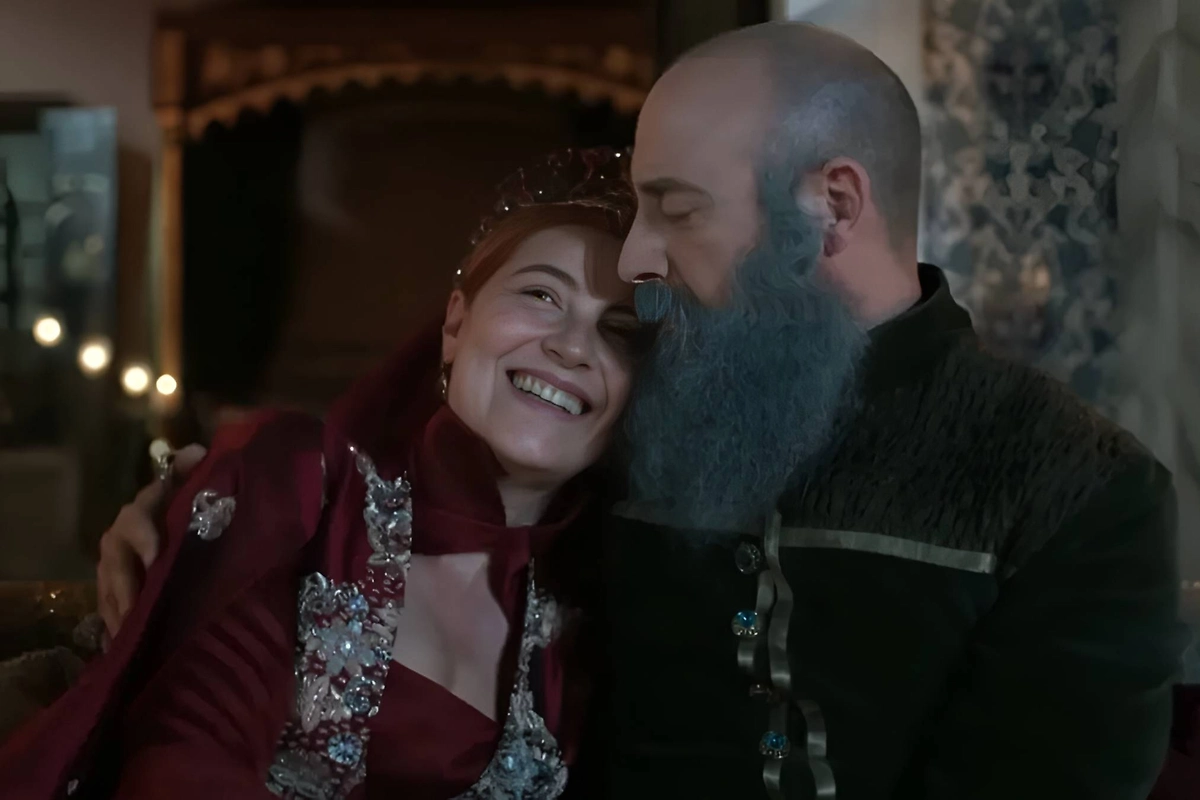 Сцена последнего хальвета Хюррем и Сулеймана в сериале «Великолепный век». Фото © Кадр из сериала «Великолепный век», режиссёр Дурул Тайлан, сценаристы Мераль Окай, Йылмаз Шахин / Kinopoisk.ru