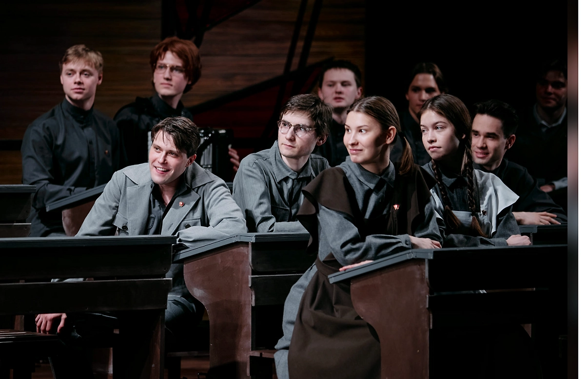 В спектакле заняты студенты Школы-студии МХАТ, мастерская Евгения Писарева. Фото © Геворг Арутюнян 