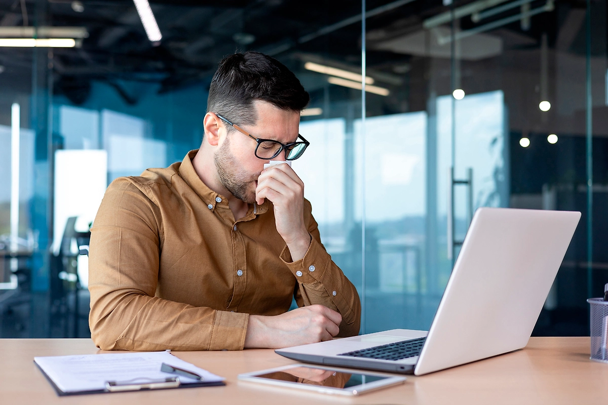 Как отличить аллергический насморк от простудного? Подробный гайд. Фото © Shutterstock / FOTODOM / TetianaKtv