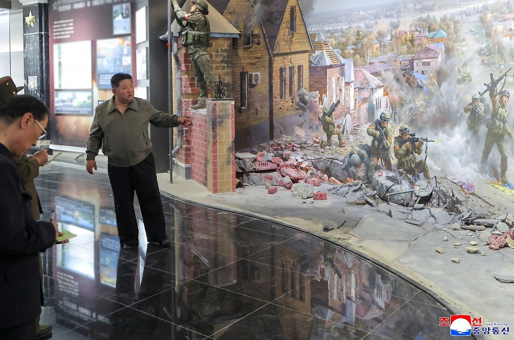 Ким Чен Ын посетил строящийся музей в честь военных КНДР. Фото © ЦТАК