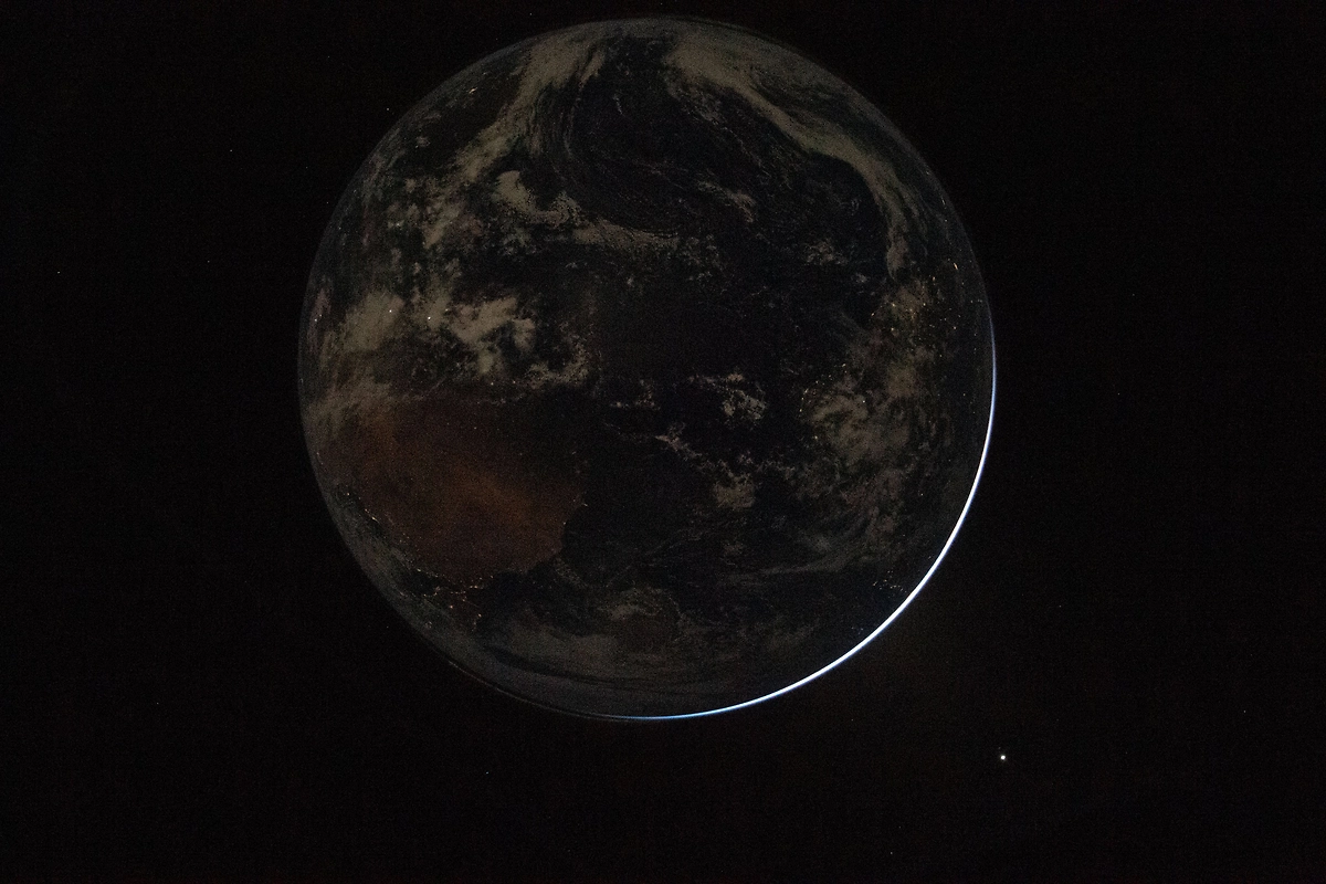 Земля с корабля Orion. Фото © X / NASA