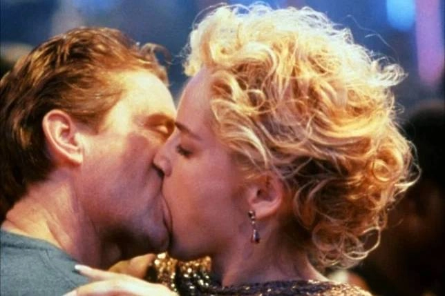 Кадра из фильма «Основной инстинкт», режиссёр Пол Верховен, сценарист Джо Эстерхаз / Kinopoisk