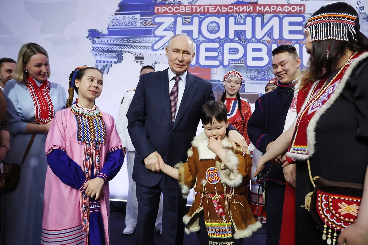 Путин на встрече с представителями коренных народов.Фото © Kremlin.ru
