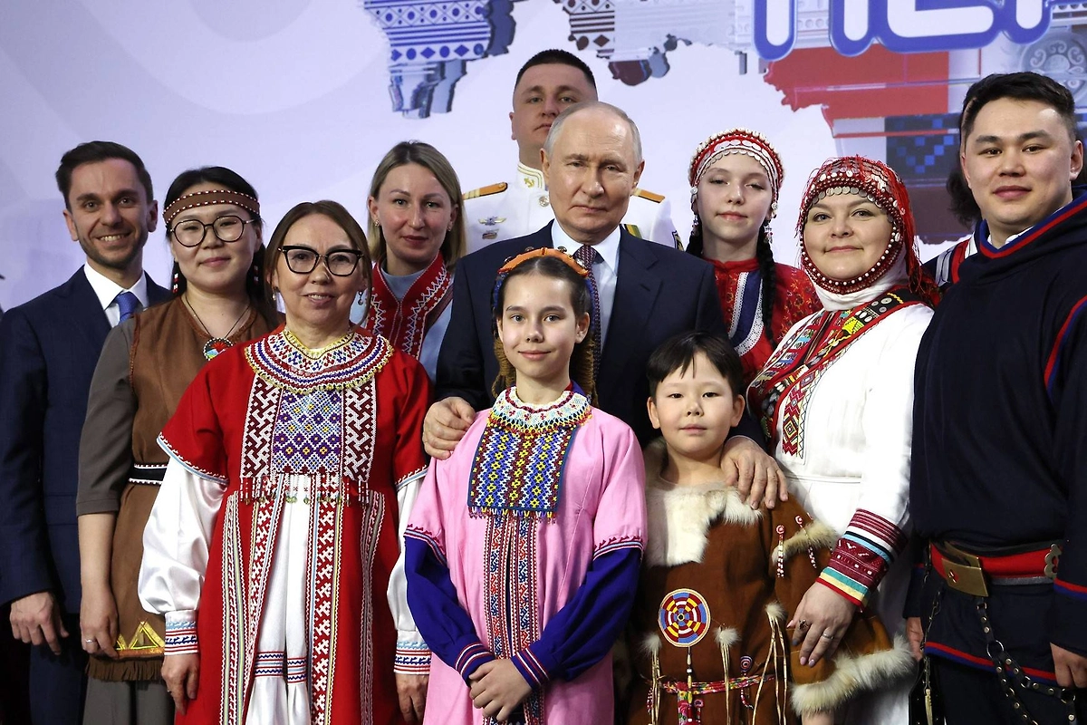 Путин на встрече с представителями коренных народов.Фото © Kremlin.ru
