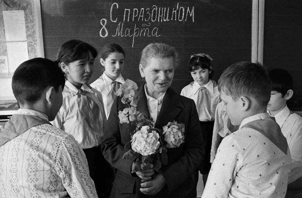 Щедрость на 23 Февраля гарантировала хороший подарок на 8 Марта — негласное правило работало безотказно. Фото ©&nbsp;ТАСС / Советхан Магзумов