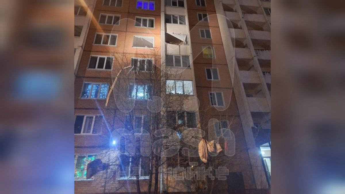 В Петербурге при взрыве в квартире пострадал мужчина. Фото © Telegram / Mash на Мойке