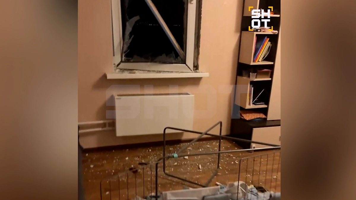 Кадры из многоэтажки, в которую врезался украинский БПЛА в Новороссийске. Фото © SHOT