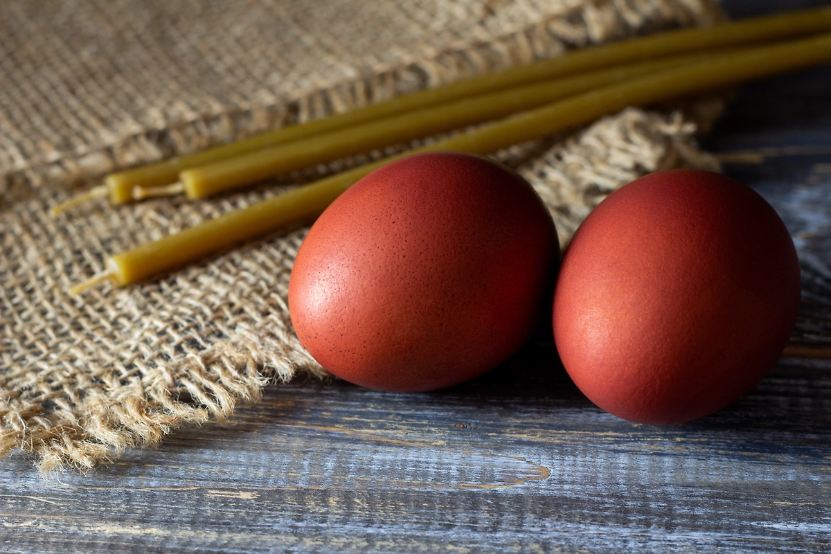 Гадание на Пасху с яйцом — как узнать судьбу. Фото © Shutterstock / FOTODOM / olepeshkina