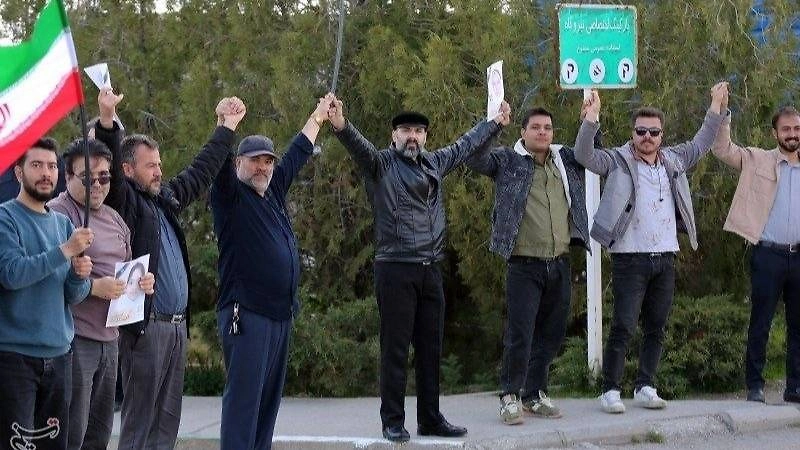 Иранцы создали «живые щиты» у электростанций и на Белом мосту в Ахвазе. Фото © Telegram / خبرگزاری تسنیم / Abdolrahman Rafati