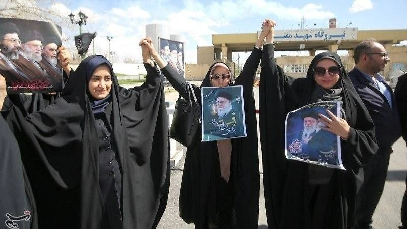 Иранцы создали «живые щиты» у электростанций и на Белом мосту в Ахвазе. Фото © Telegram / خبرگزاری تسنیم / Abdolrahman Rafati