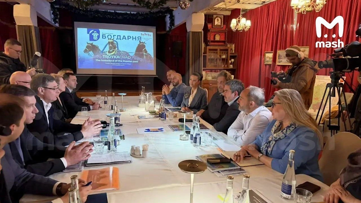 Эррол Маск на переговорах во Владимирской области. Фото © Mash