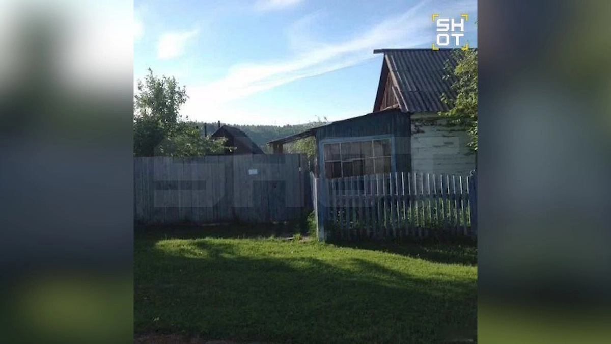 Люди бегут из аномальной зоны под Красноярском. Фото © SHOT