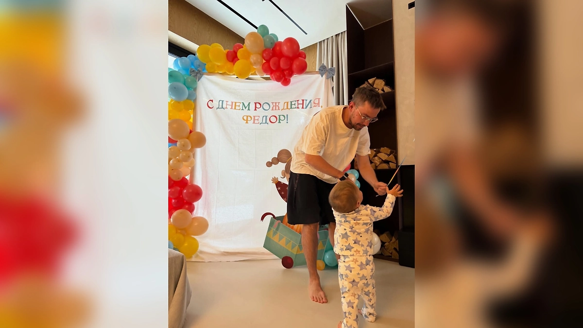 Александр Петров и его супруга Виктория отпраздновали первый день рождения сына. Фото © Instagram (признан экстремистской организацией и запрещён на территории Российской Федерации) / viktoriyaantonova_