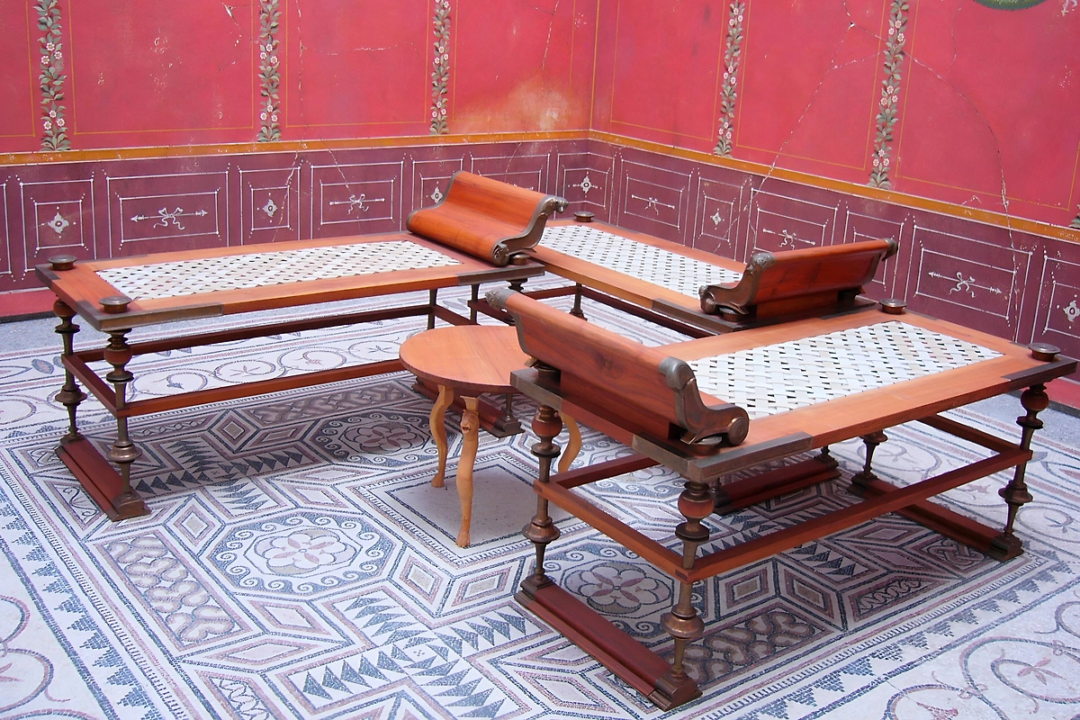 Иерархия мест на триклинии отражала социальный статус гостей римского пира. Фото © Wikipedia / Mattes. 