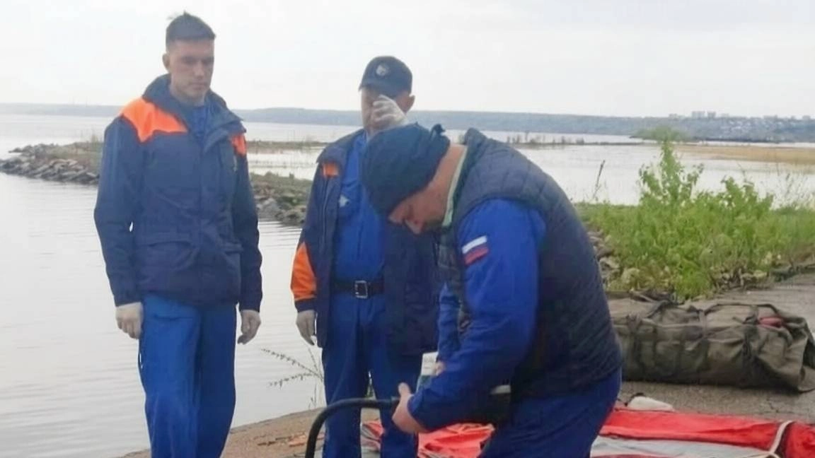 В Ульяновской области продолжаются поиски подростков, пропавших на Волге. Обложка © ГУ МЧС России по Ульяновской области
