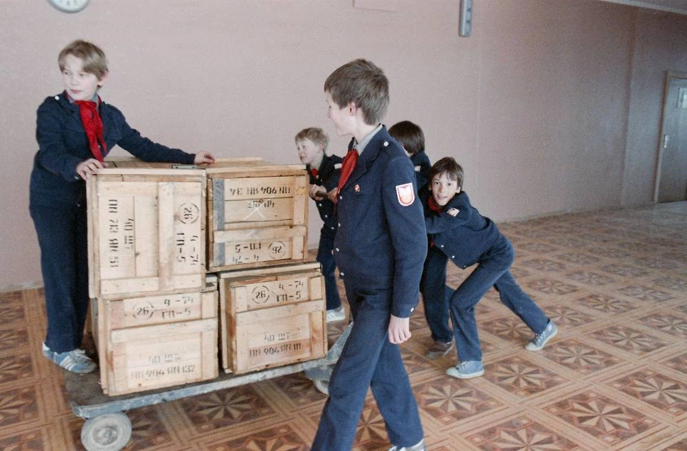 Пионерские лагеря СССР: уникальные снимки из «Артека», «Океана» и «Орлёнка». Фото © ТАСС / Игорь Зотин