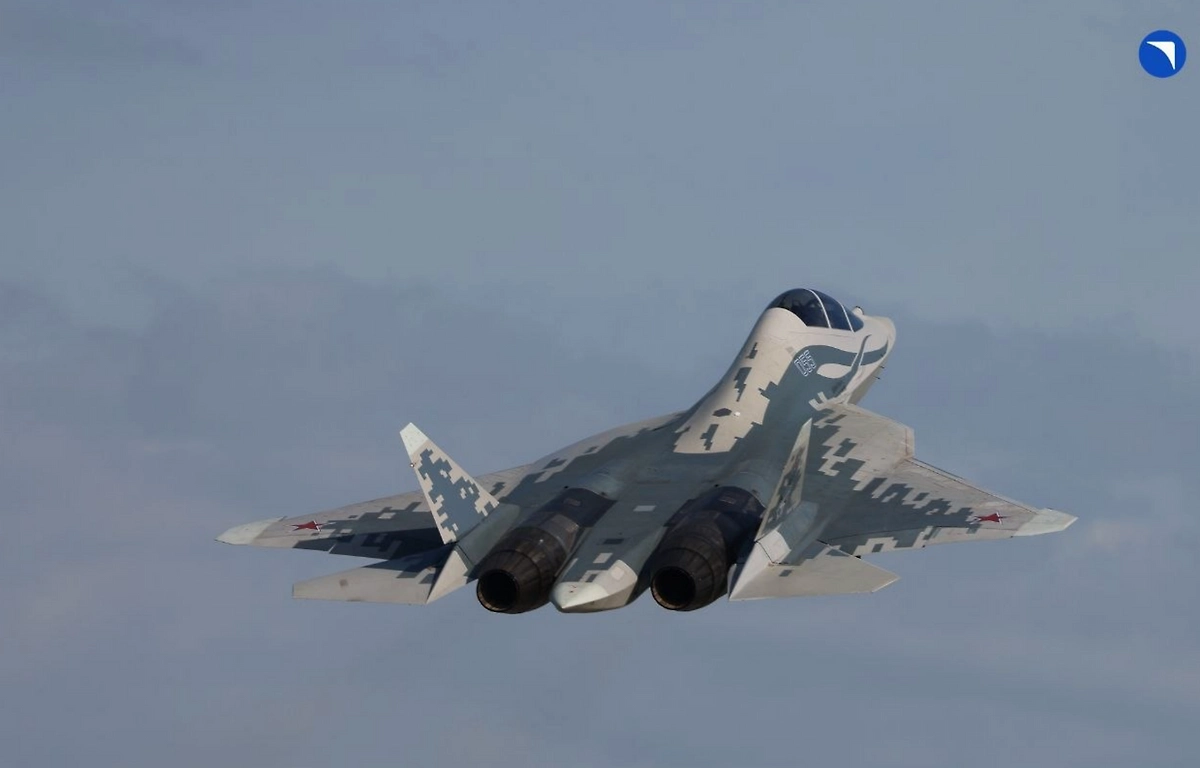 ОАК впервые подняла в воздух двухместный истребитель Су-57. Фото © Telegram / Ростех