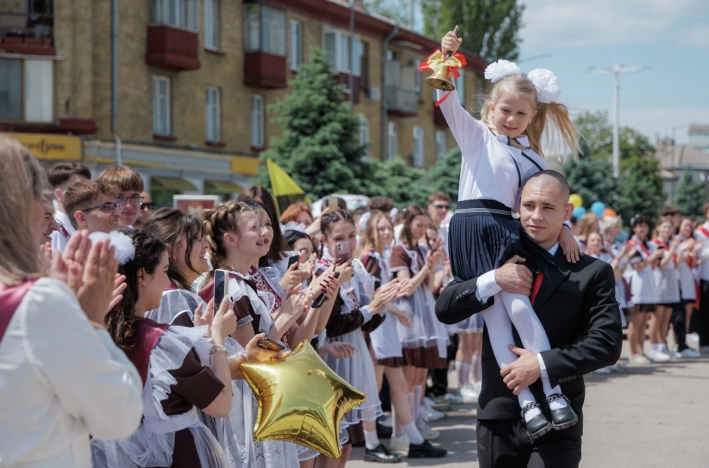 5 традиций последнего звонка, которые тронут до слёз. Фото © РИА Новости / Артём Кулекин