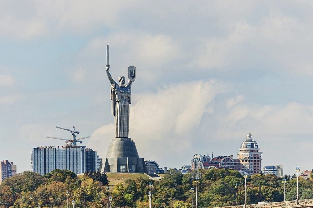 Обложка © Shutterstock / FOTODOM / SARYMSAKOV ANDREY