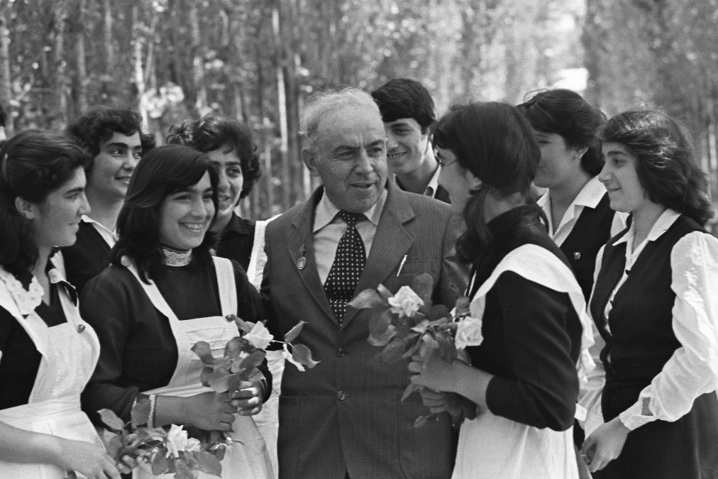 Каким был последний звонок в советское время. Фото © ТАСС / Олег Литвин