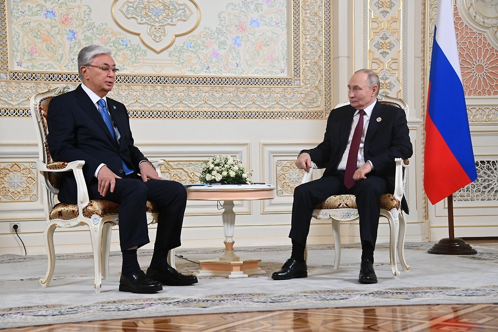 Касым-Жомарт Токаев и Владимир Путин. Обложка © Life.ru