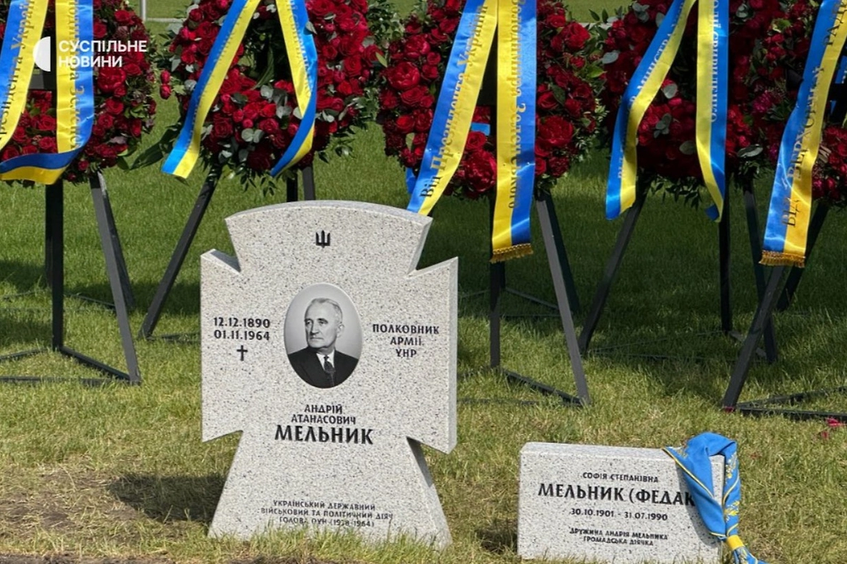 Андрей Мельник и его жена обрели могилу в Киеве. Фото © suspilne