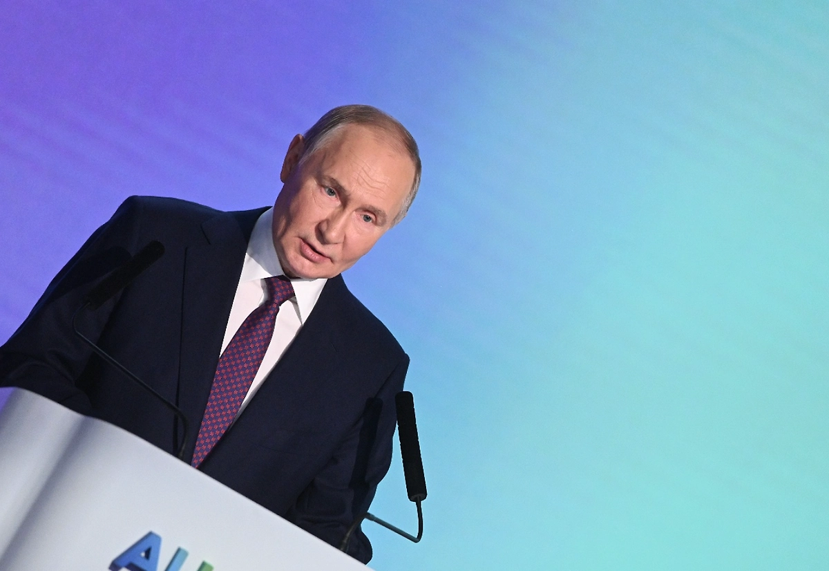 Путин назвал реальным сценарий смены профессий из-за ИИ Путин назвал реальным сценарий смены профессий из-за ИИ
