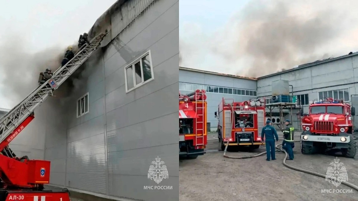 Огонь охватил корпус «Барнаульского водоканала» на площади около тысячи кв. м. Фото © ГУ МЧС Алтайского края