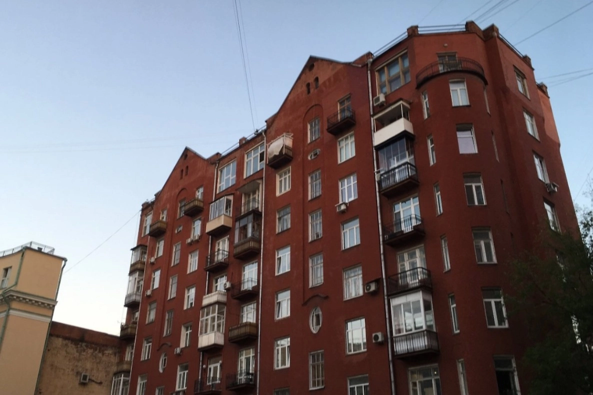 Дом у Чистых прудов, где занимал квартиру Звягинцев. Фото © 2gis