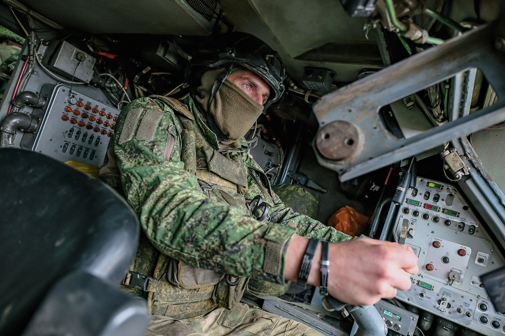 Российский военнослужащий. Обложка © РИА Новости / Сергей Мирный