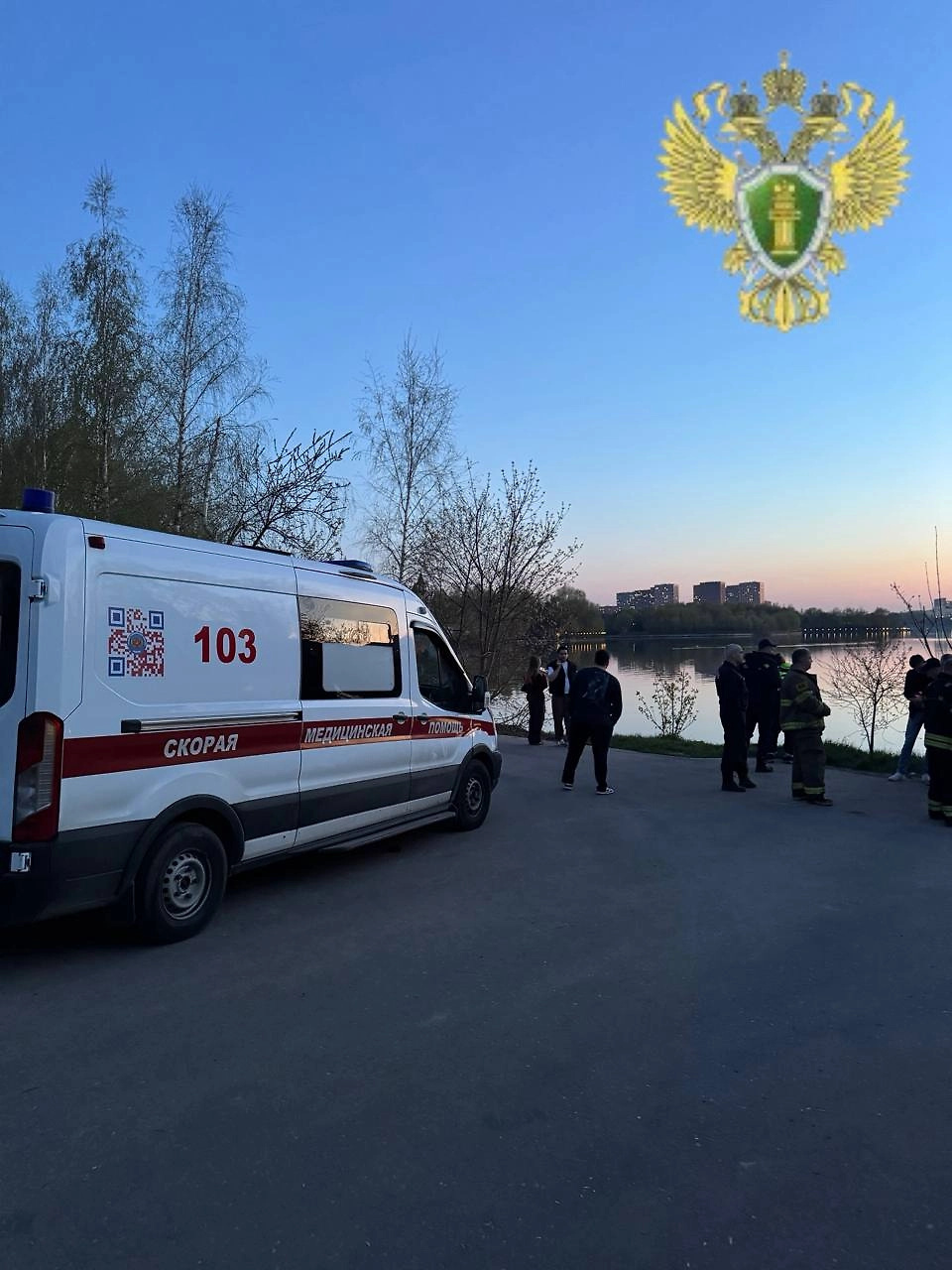 Перевернувшийся катер. Фото © Telegram / Московская межрегиональная транспортная прокуратура