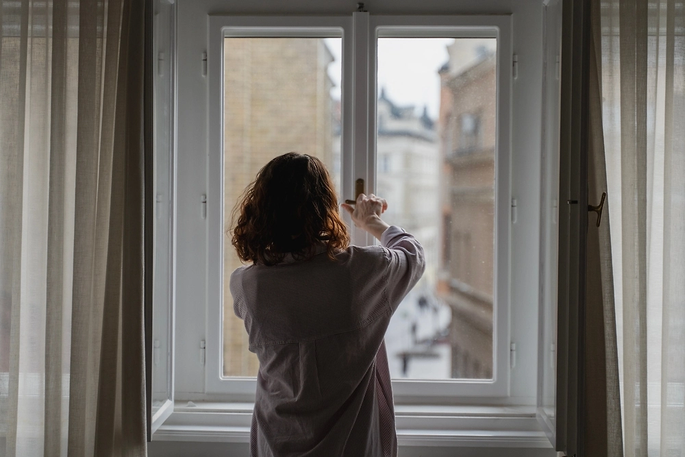 Как правильно тушить пожар в квартире и когда нужно убегать. Фото © Shutterstock / FOTODOM / Olezzo