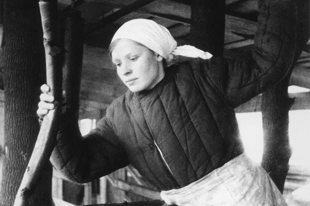 Как выживала красота в годы Великой Отечественной войны? Женская военная мода. Фото © ТАСС / Леонид Доренский 