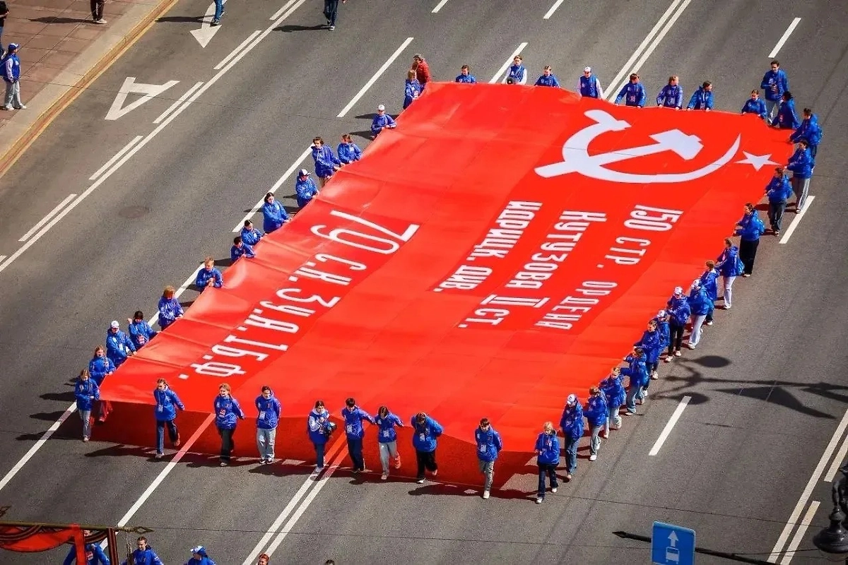 «Бессмертный полк» в Санкт-Петербурге. Фото © «Макс» / «Бессмертный полк России»