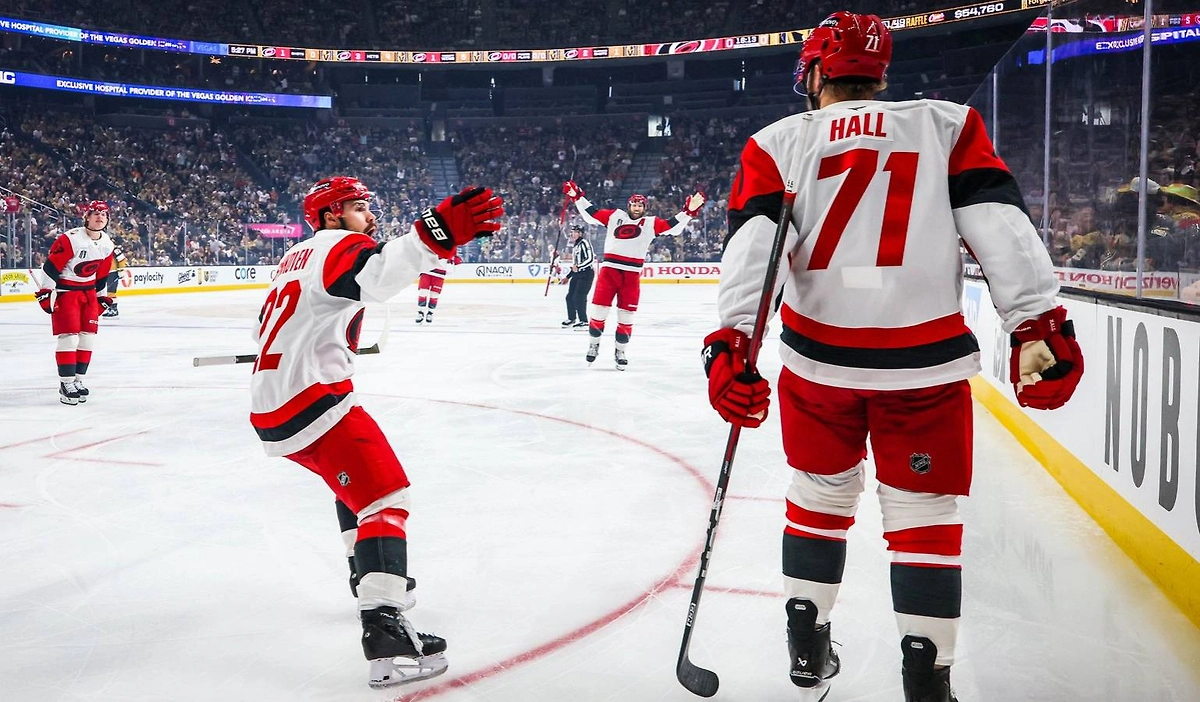 Обложка © Х / Carolina Hurricanes