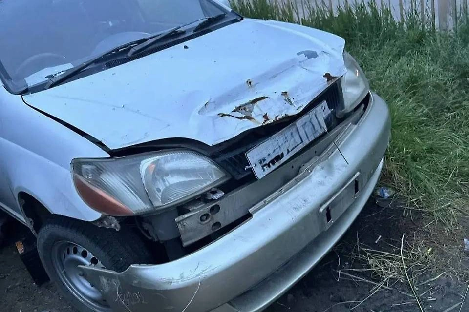 Два брата протаранили припаркованные авто. Фото © Telegram / Полиция Приморья