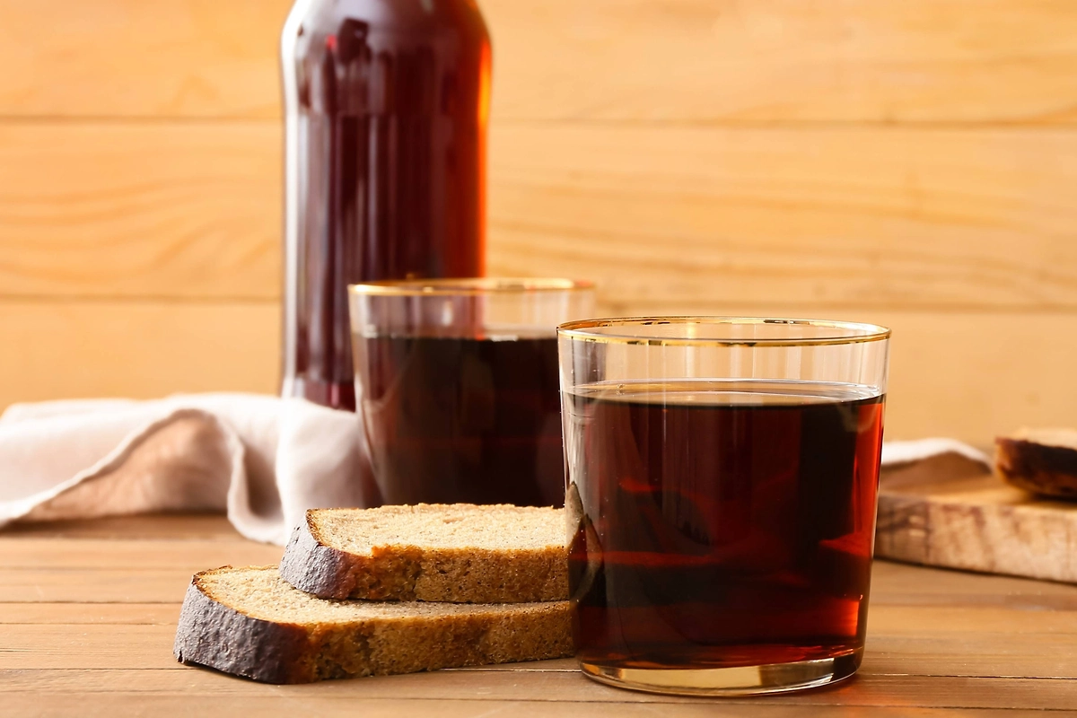 Чем отличаются домашний и магазинный квас? Фото © Shutterstock / FOTODOM / Pixel-Shot