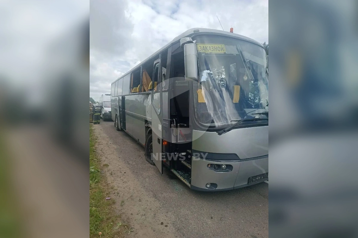 Кадр с попавшим под удар  БПЛА автобусом. Фото © Telegram / NEWS.BY