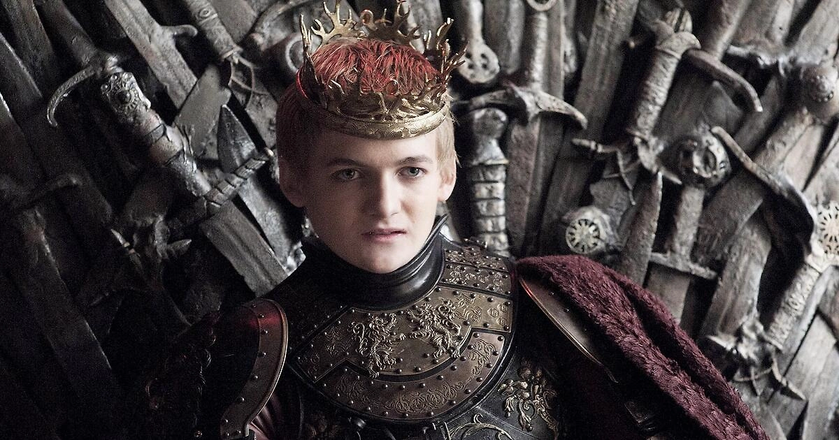 Джек Глисон в роли Джоффри Баратеона в сериале «Игра престолов» (2011–2019). Фото © Кадр из фильма «Игра престолов», режиссёр Дэвид Наттер и др. / Kinopoisk