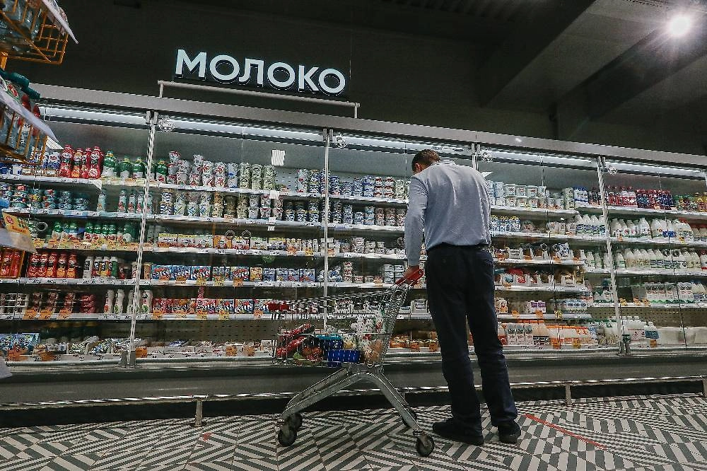 На полках магазинов ассортимент молочной продукции огромный. Фото © ТАСС / Андрей Любимов