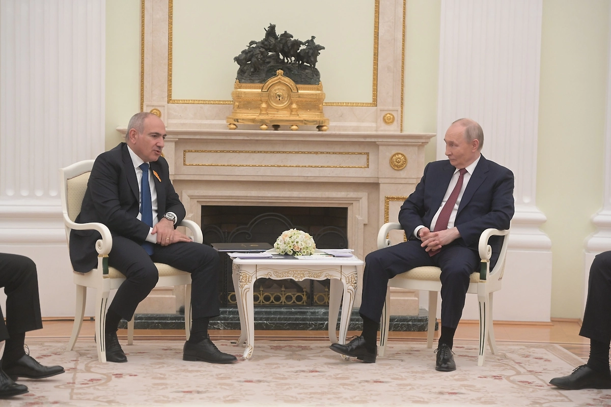 Никол Пашинян и Владимир Путин. Обложка © Life.ru