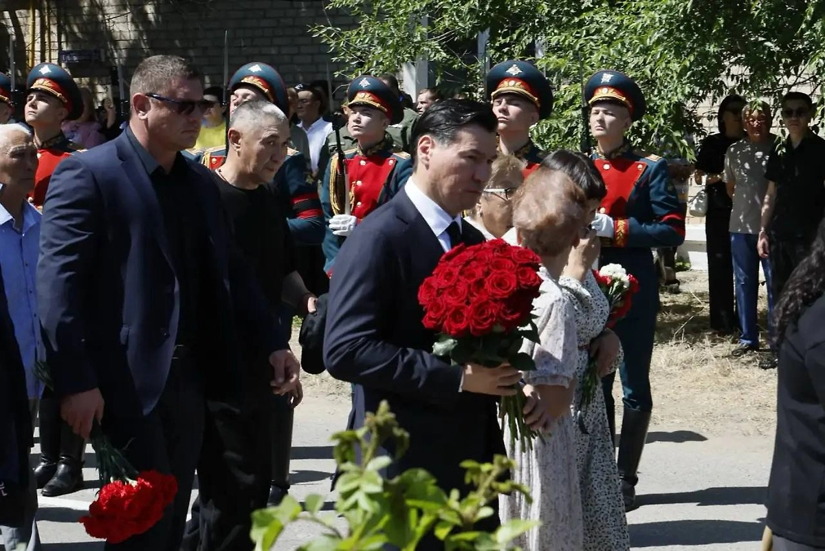 Героя России Нарана Очир-Горяева похоронили с воинскими почестями в Элисте. Фото © Telegram / Бату Хасиков