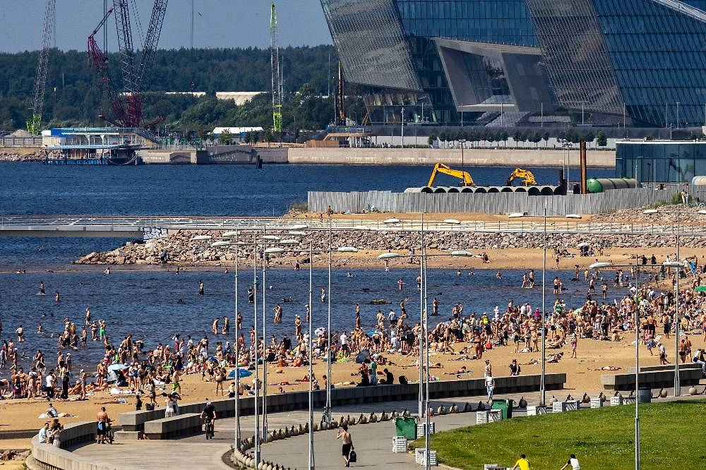 Пляжный сезон в Петербурге летом 2026 года. Фото © ТАСС / Андрей Чепакин