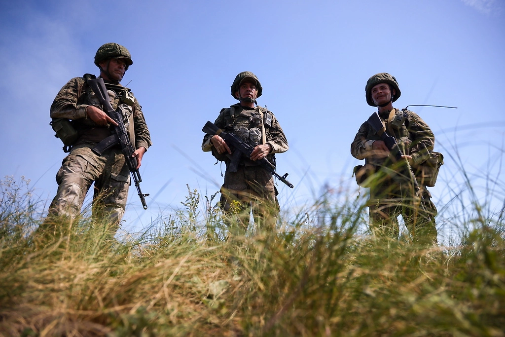 Российские военнослужащие. Обложка © ТАСС / Александр Река