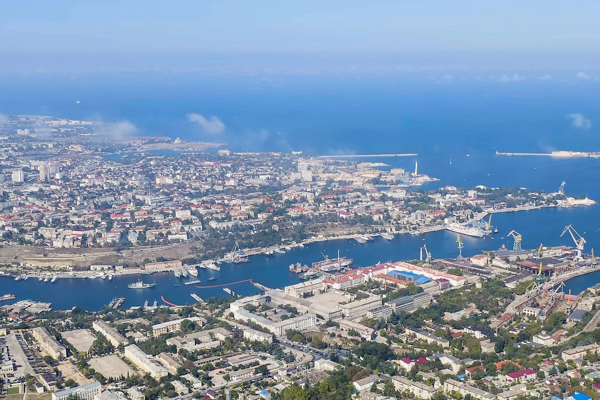 Вид на Севастополь. Обложка © Shutterstock / FOTODOM / Collection Maykova