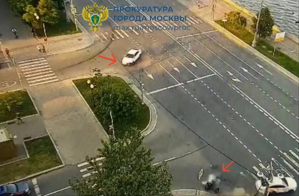 Мотоциклист пострадал в ДТП с Kia на Фрунзенской набережной в Москве. Фото © MAX / Прокуратура Москвы