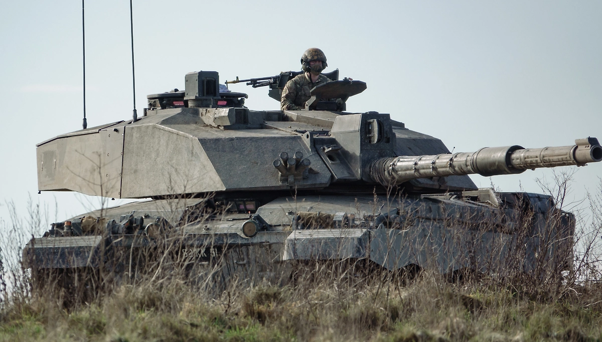 Танк Challenger 2 на вооружении Великобритании. Обложка © Shutterstock / FOTODOM / Martin Hibberd