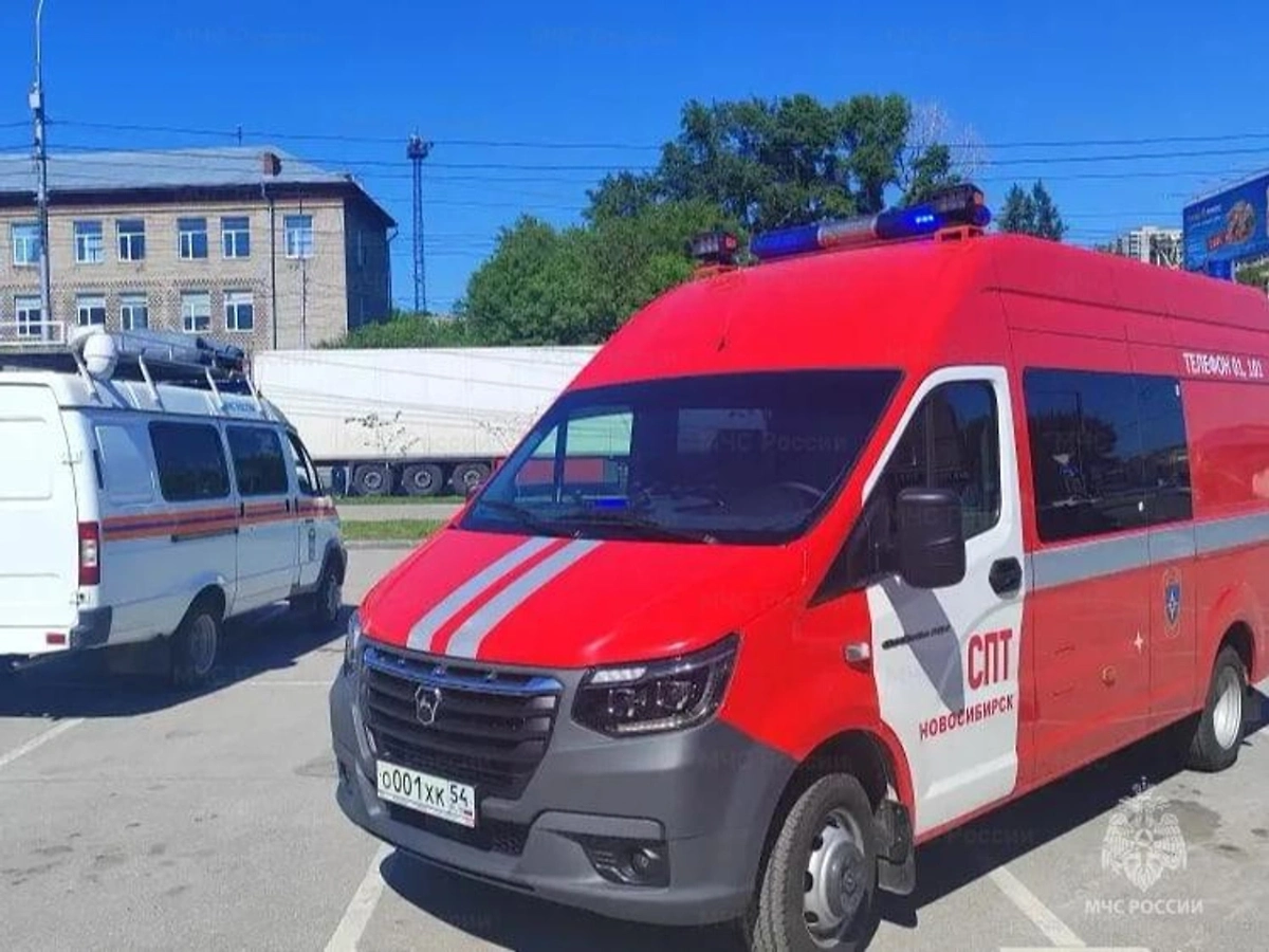 Три человека пострадали при взрыве газа в административном здании Новосибирска