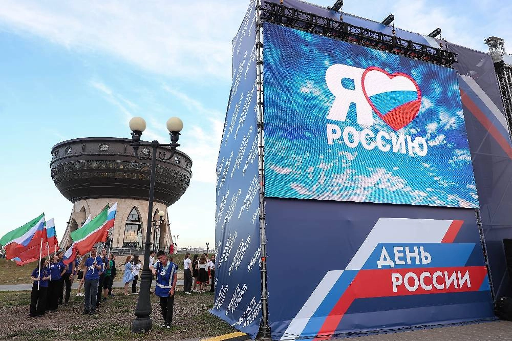 Празднование Дня России на площади у Центра семьи «Казан» в Казани. Фото © ТАСС / / Бизнес Online / Сергей Елагин